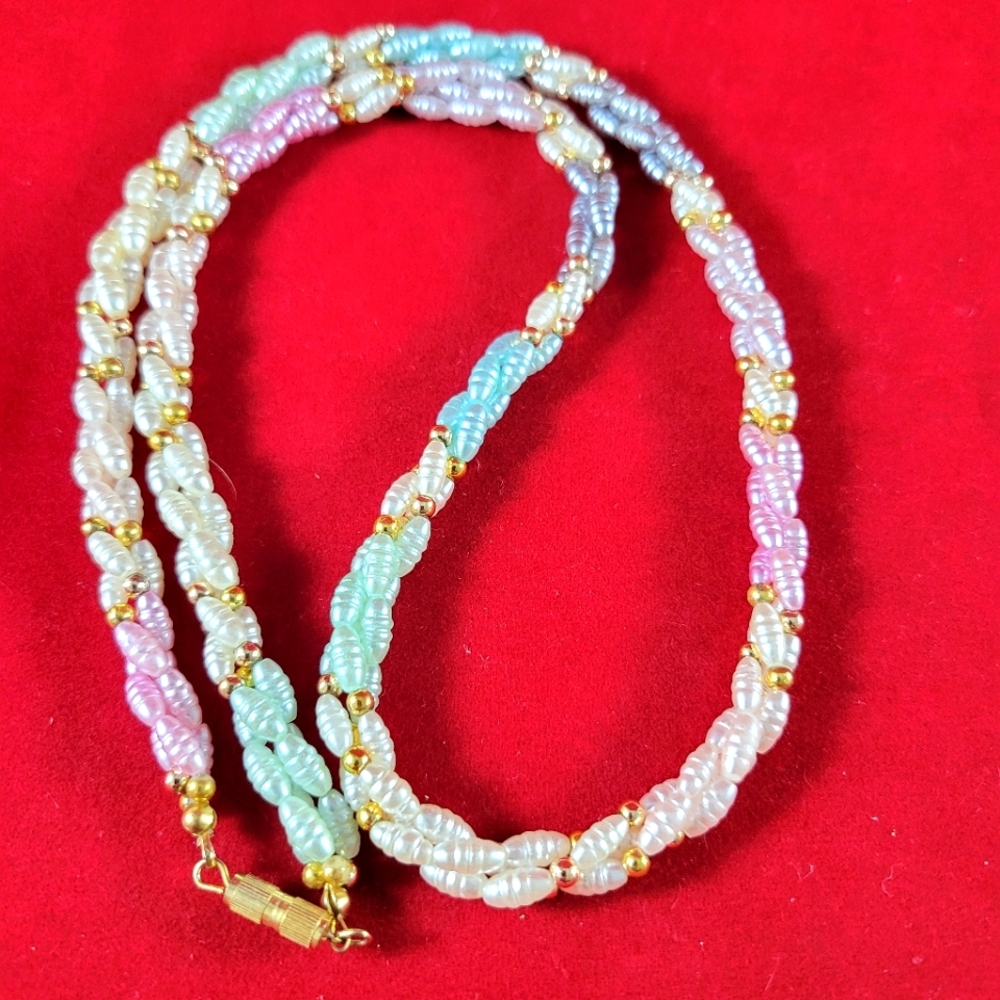 VINTAGE 22" LONG FOX PERL NECKLACE WITH SCREW BACK CLOSER